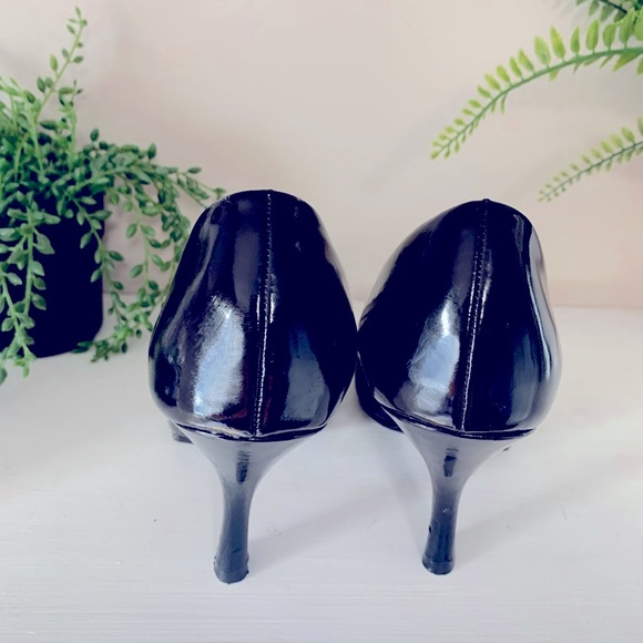 Steve Madden Black Patent shoes (size 7 1/2) - Picture 2 of 5